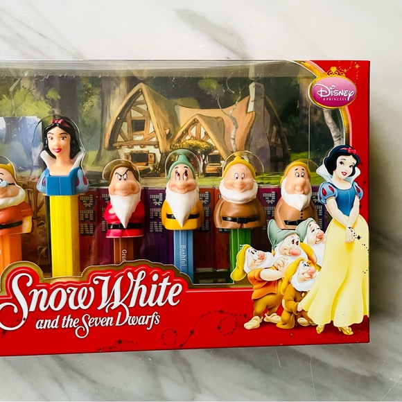 PEZ•NIB•Sealed•Snow White and the 7 Dwarfs•Collector’s Series•Storybook Incl.📖 - Picture 8 of 12